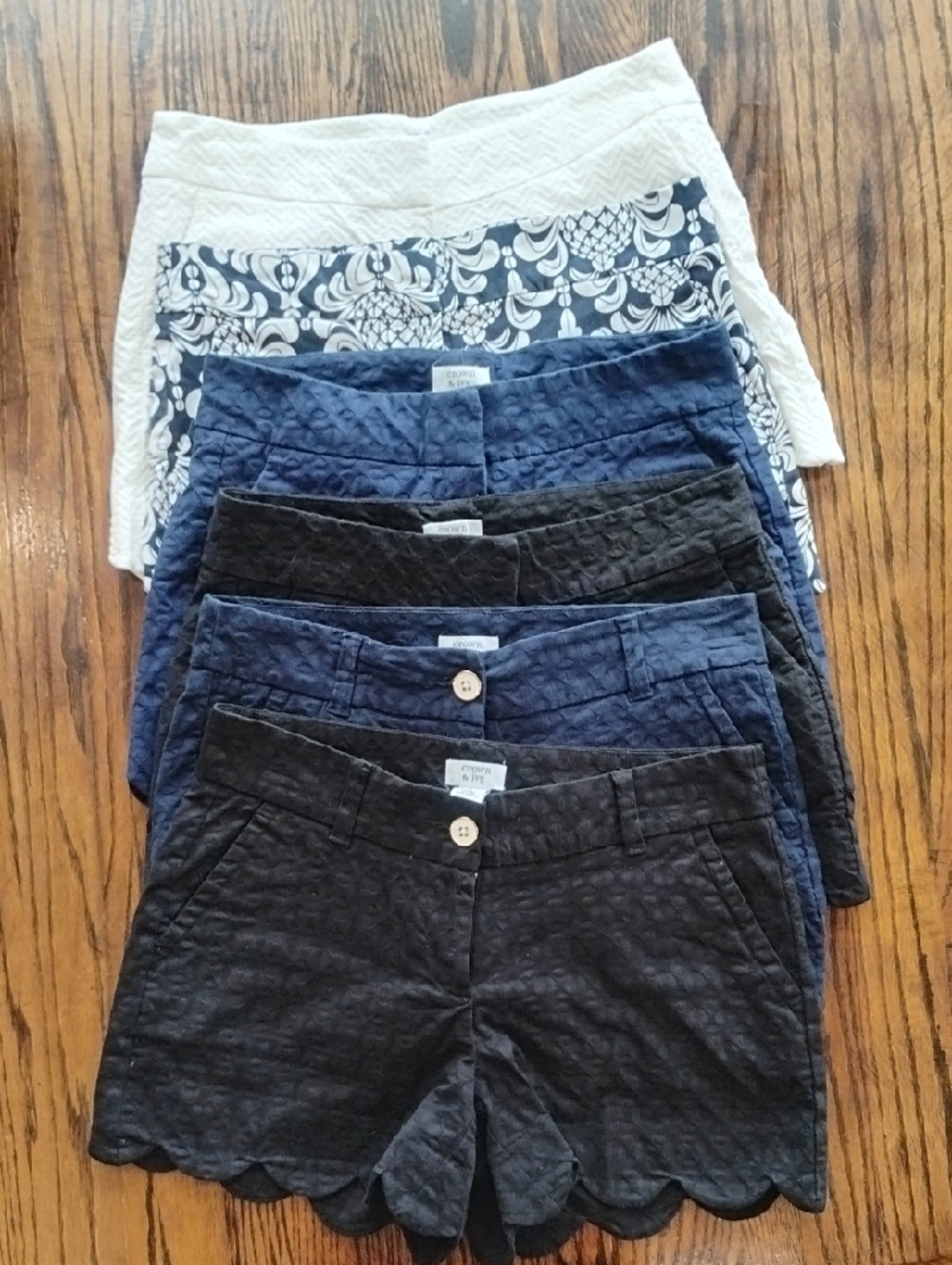 LOT OF 6 Crown & Ivy Shelby Shorts, Size 2